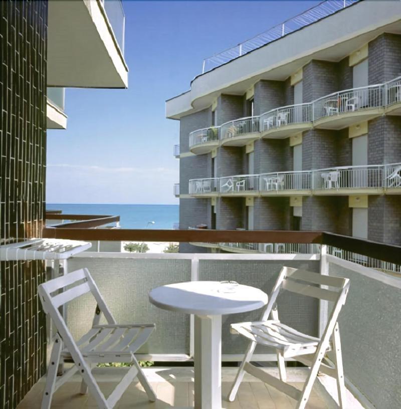 Hotel President Alba Adriatica Exterior photo