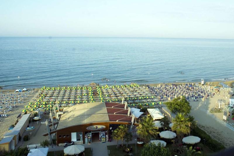 Hotel President Alba Adriatica Exterior photo