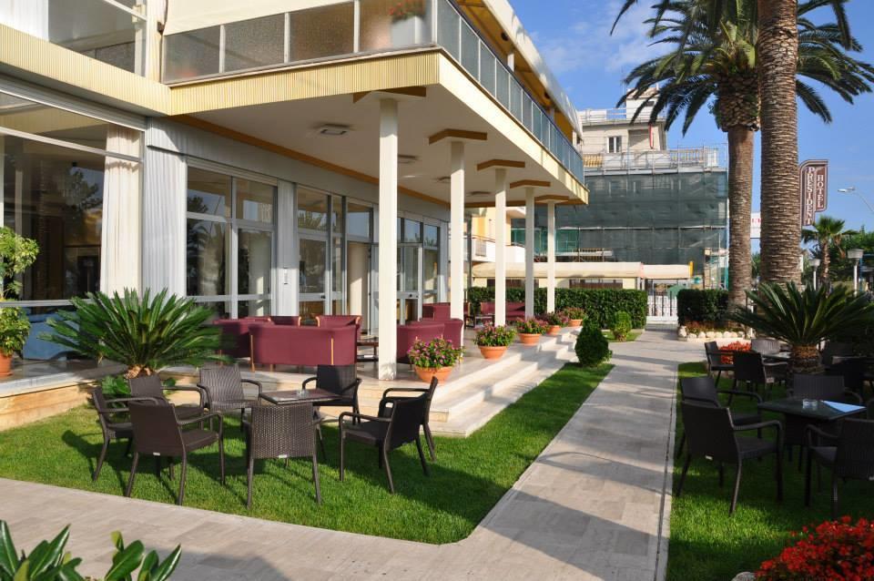 Hotel President Alba Adriatica Exterior photo